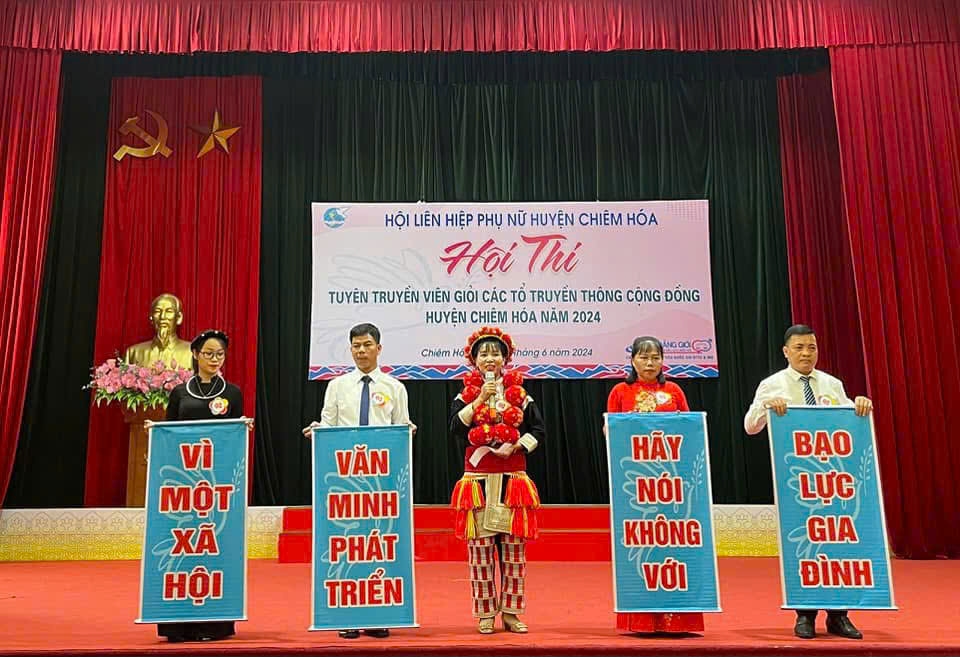 Đội thi của Tổ truyền thông cộng đồng xã Hùng Mỹ tham gia Hội thi Tuyên truyền viên giỏi các Tổ truyền thông cộng đồng huyện Chiêm Hoá năm 2024