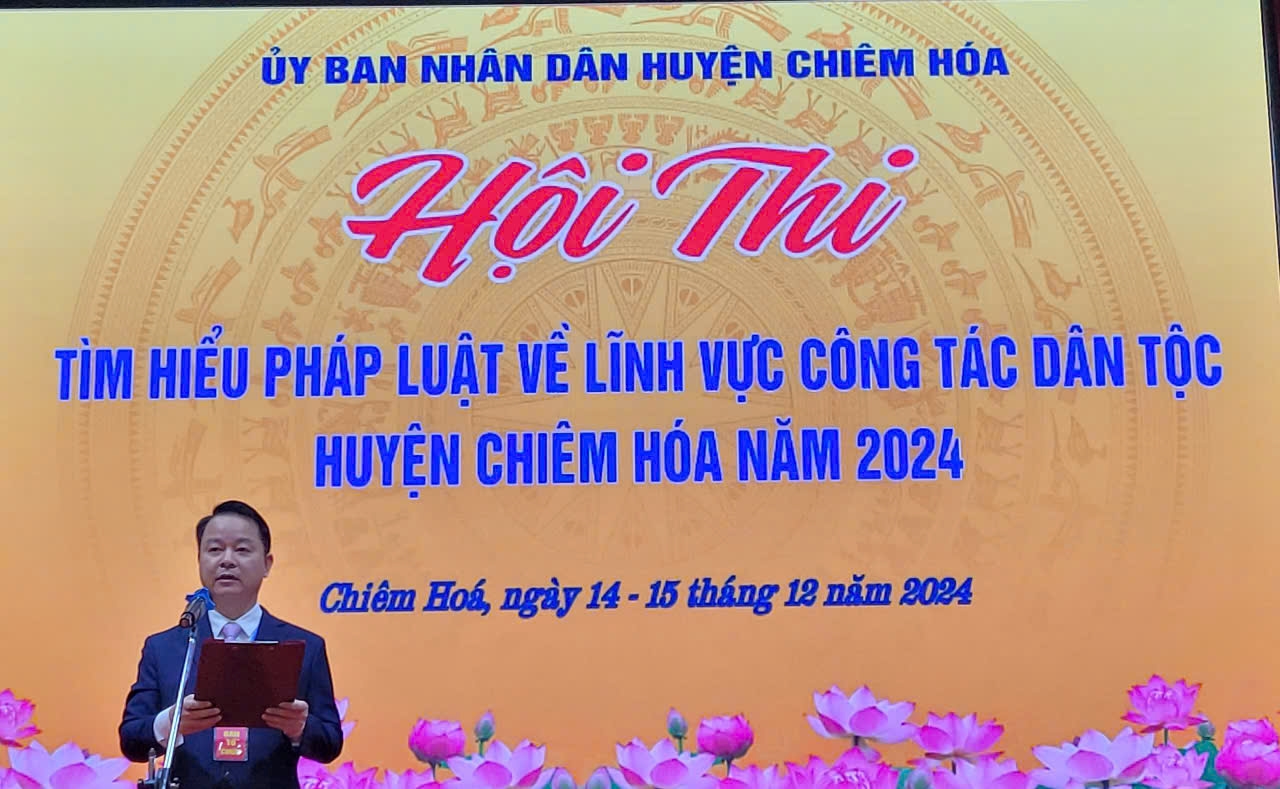 Ông Vũ Đình Tân, Phó Chủ tịch UBND huyện Chiêm Hóa phát biểu tại Hội thi