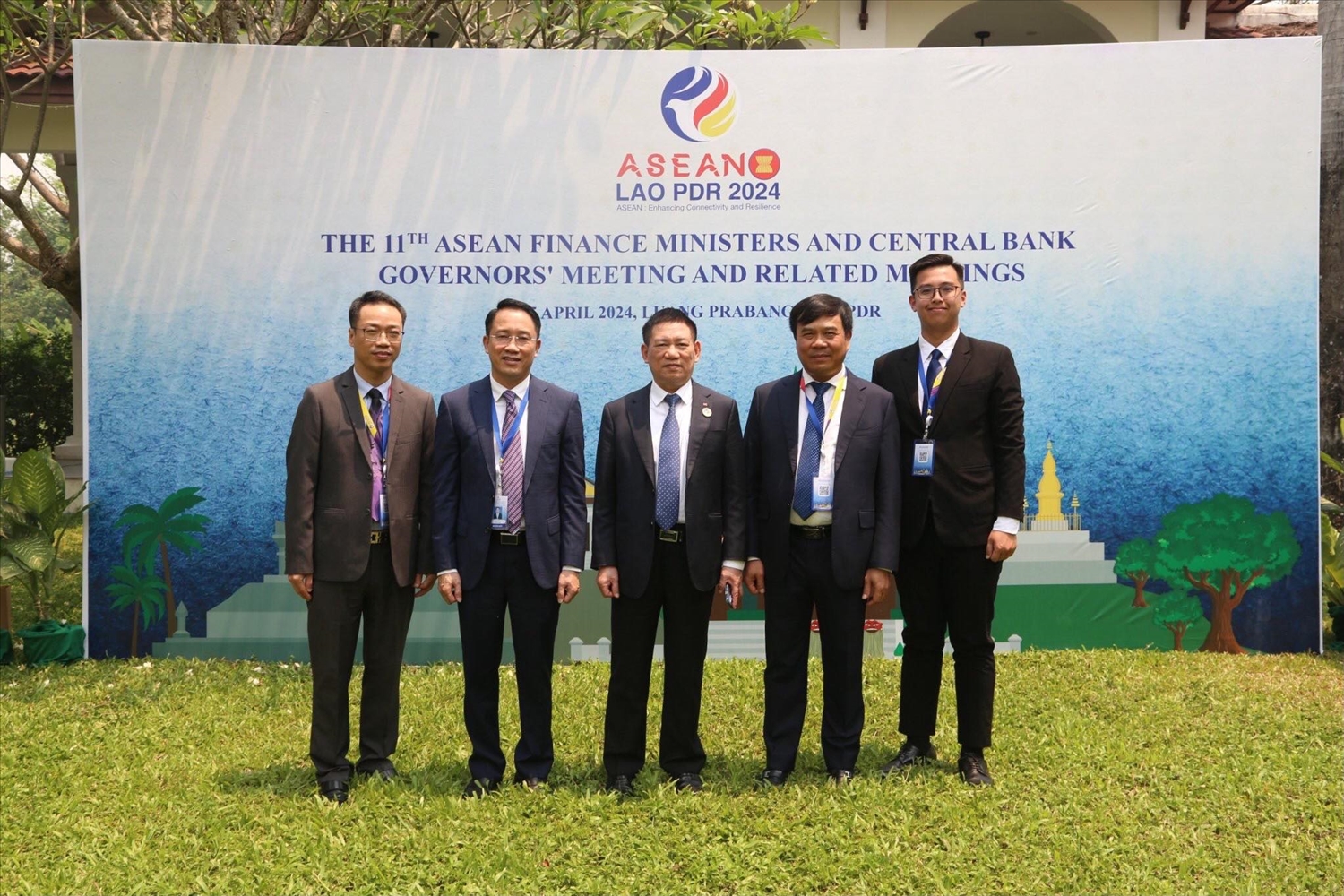 Bộ trưởng Bộ Tài chính Hồ Đức Phớc (giữa) cùng các lãnh đạo Hải quan, Thuế tham dự Hội nghị Bộ trưởng Tài chính và Thống đốc Ngân hàng Trung ương ASEAN (AFMGM) tháng 4/2024 tại Lào.