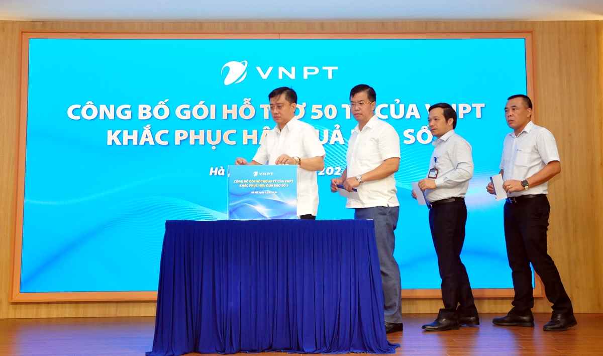 Cán bộ công nhân viên (CNCNV) VNPT thực hiện việc đóng góp mỗi người một ngày lương, ủng hộ đồng bào thiệt hại do cơn bão số 3 gây ra 