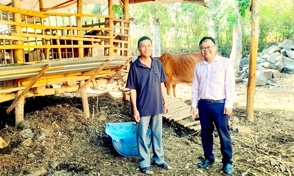 Nhờ nguồn vốn từ NHCSXH, gia đình ông Ửng Cooc Sáng , ấp Hòa Hiệp, xã Ngọc Định ,huyện Định Quán (Đồng Nai) đầu từ chăn nuôi dê mang lại hiệu quả kinh tế cao cho gia đình.