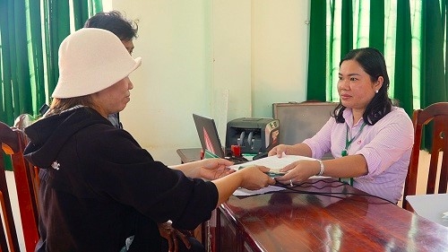 NHCSXH huyện Cẩm Mỹ giải ngân 2 tỷ đồng cho nười dân xã Thừa Đức
