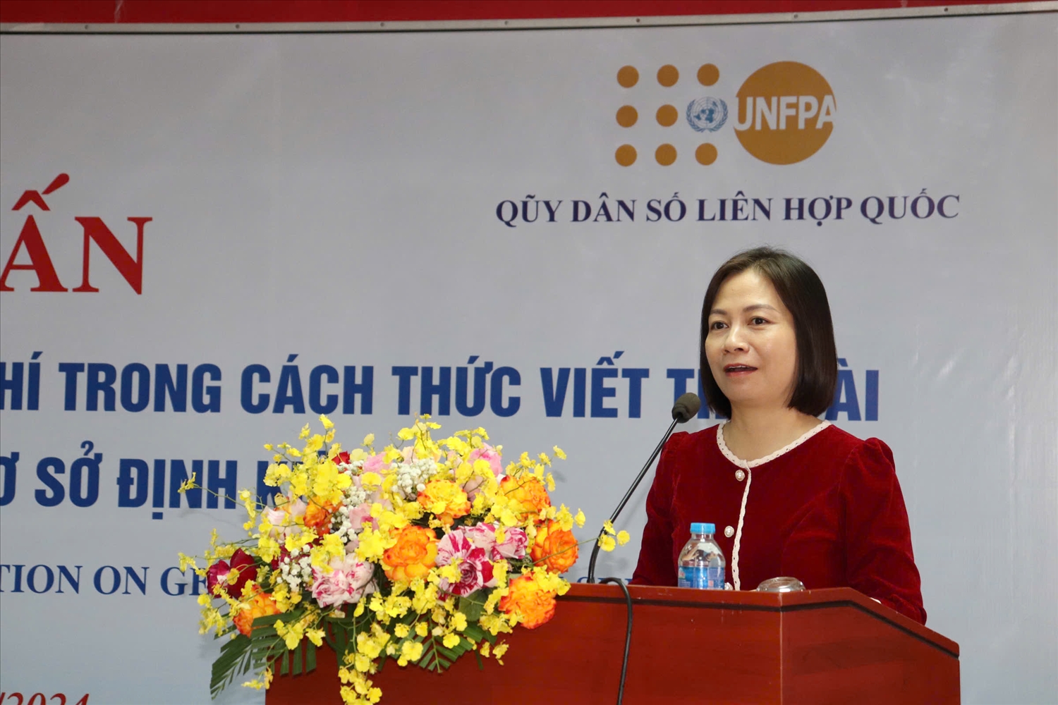 Bà Hà Thị Quỳnh Anh, chuyên gia cao cấp về Giới và Nhân quyền, Trưởng nhóm Giới, UNFPA phát biểu tại tập huấn