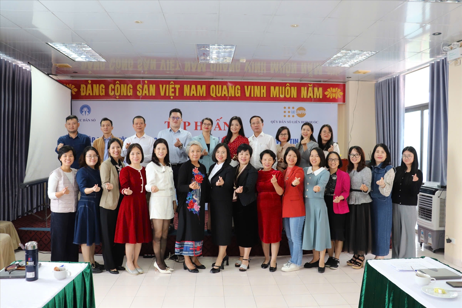 Đại diện Cục Dân số, Bộ Y tế; UNFPA và phóng viên, báo chí và cán bộ truyền thông của các cơ quan từ trung ương đến địa phương