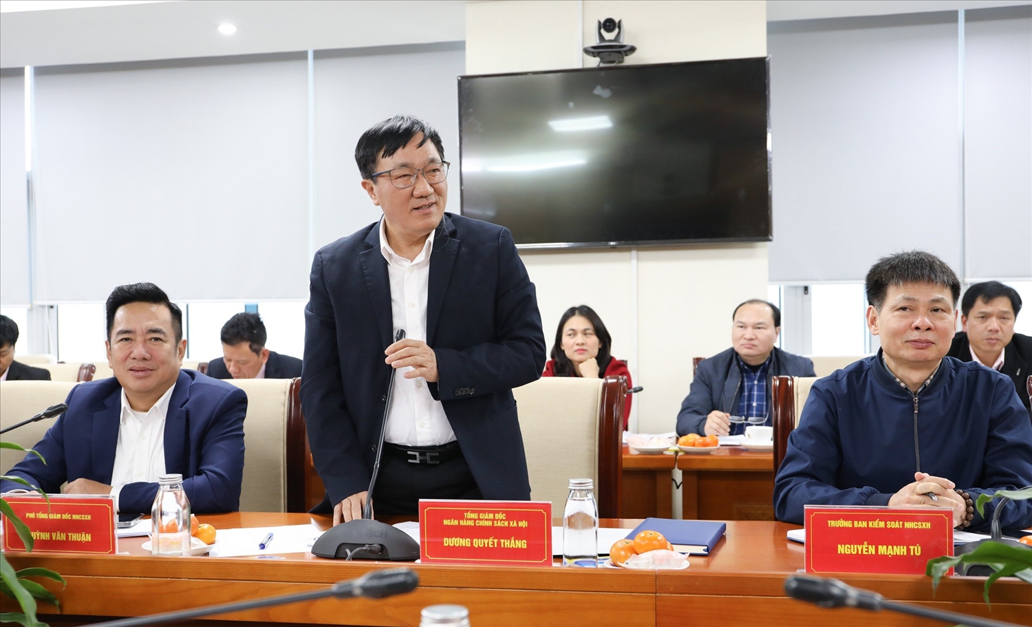 Tổng Giám đốc Dương Quyết Thắng phát biểu tại Hội nghị giao ban ủy thác cho vay hộ nghèo và các đối tượng chính sách khác giữa NHCSXH với các tổ chức chính trị - xã hội năm 2023.
