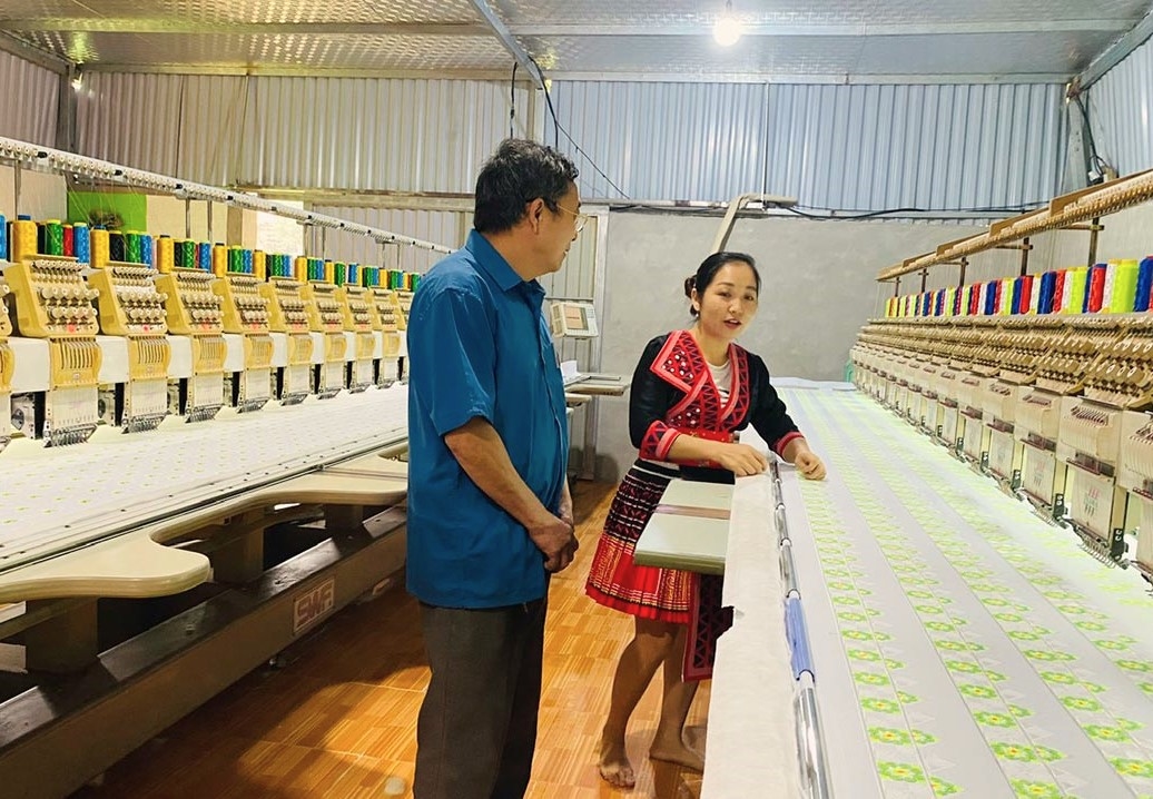 Xưởng dệt của chị Dương Thị Luyến ở thôn Nà Tang, xã Hùng Lợi (Yên Sơn) là một trong rất nhiều hộ sử dụng hiệu quả nguồn vốn vay ưu đãi