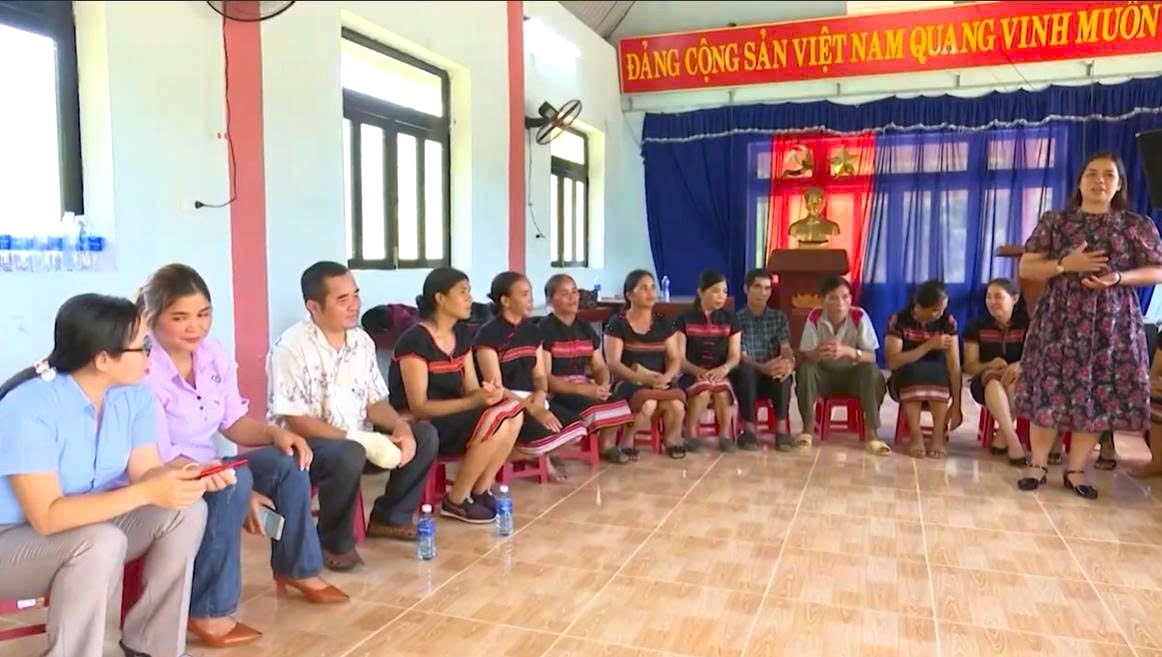 Tại nhiều thôn bản, mô hình truyền thông cộng đồng đã được xây dựng, mang lại hiệu quả tuyên truyền về dân số