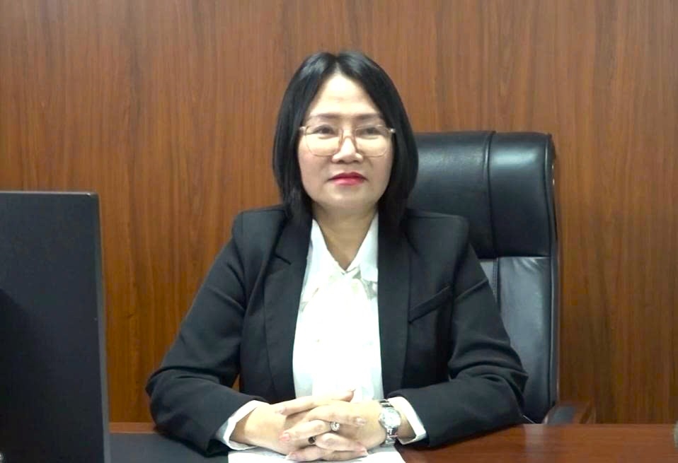 Bà Phùng Thị Hương Hạnh, Chi cục trưởng Chi cục Dân số T.P Đà Nẵng, trao đổi về các giải pháp nâng cao tỷ lệ sàng lọc trước sinh và sơ sinh tại vùng miền núi.