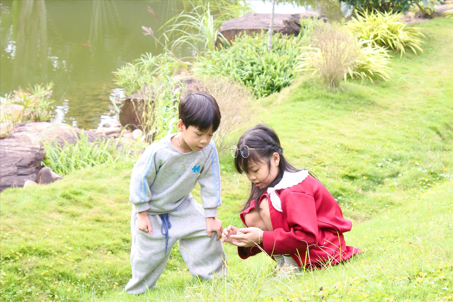 Chăm sóc bảo vệ và phát triển trẻ em là trọng tâm của công tác dân số, Luật Dân số tạo nền tảng pháp lý vững chắc nhằm bảo đảm quyền lợi và nâng cao chất lượng cuộc sống cho các thế hệ tương lai.