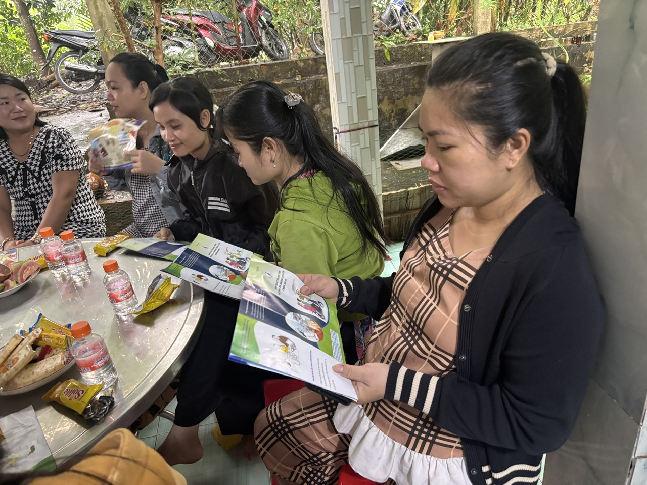 Truyền thông về sàng lọc, chẩn đoán, điều trị trước sinh và sơ sinh tại xã Trà Ôn, tỉnh Vĩnh Long