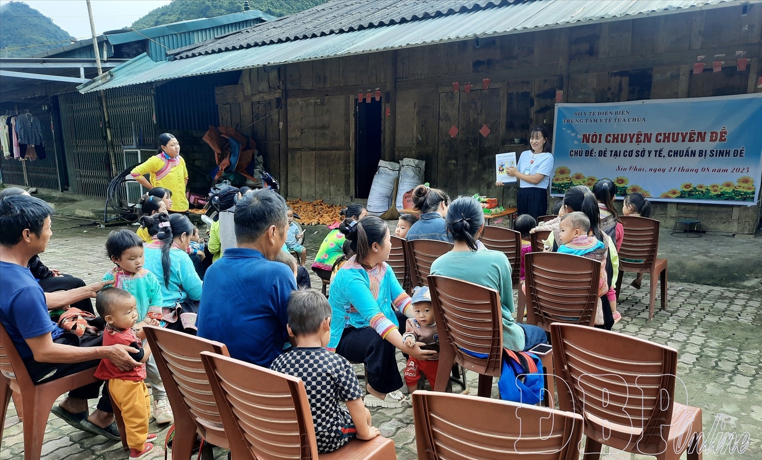 Một buổi truyền thông về chăm sóc sức khỏe sinh sản tại Điện Biên.