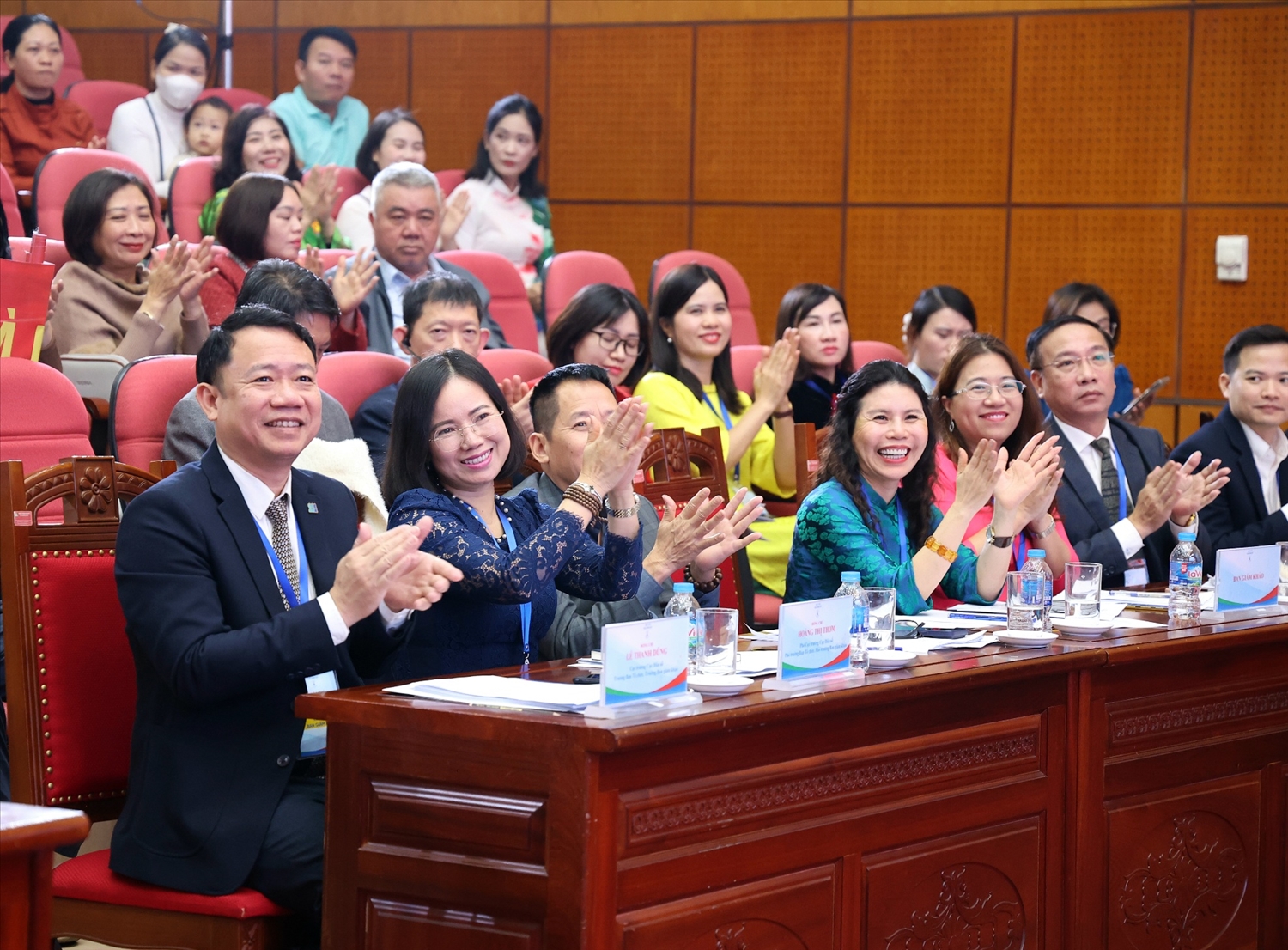 Những tràng vỗ tay từ Ban Giám khảo cuộc thi