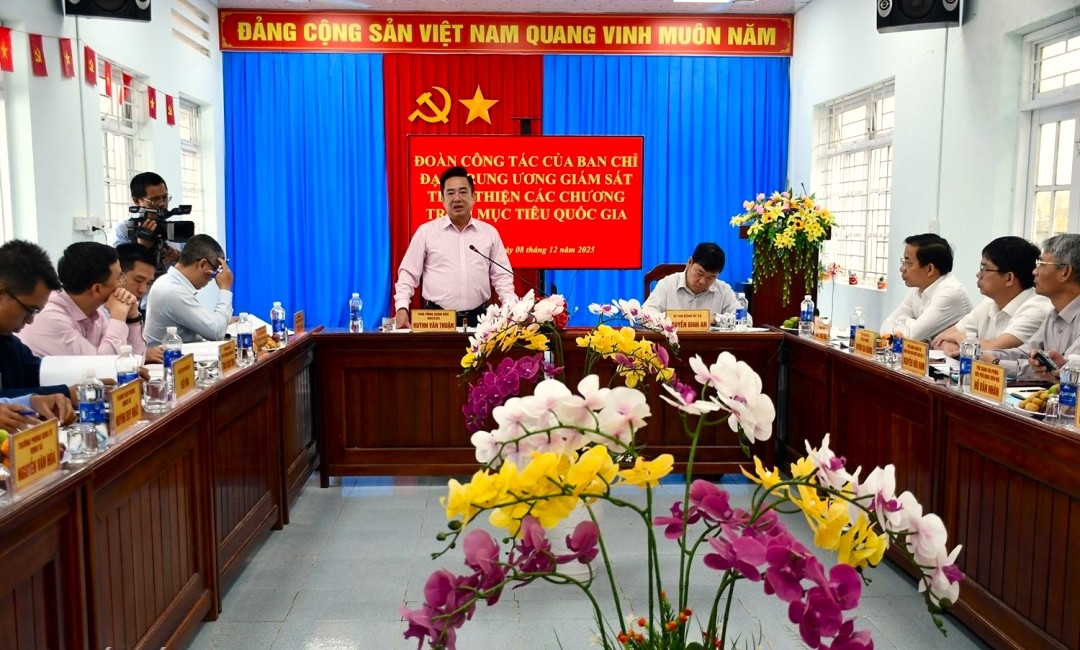 Phó Tổng Giám đốc Ngân hàng CSXH Huỳnh Văn Thuận - trưởng đoàn đã có buổi giám sát tại xã Suối Trai, xã miền núi đặc biệt khó khăn của tỉnh Đắk Lắk.