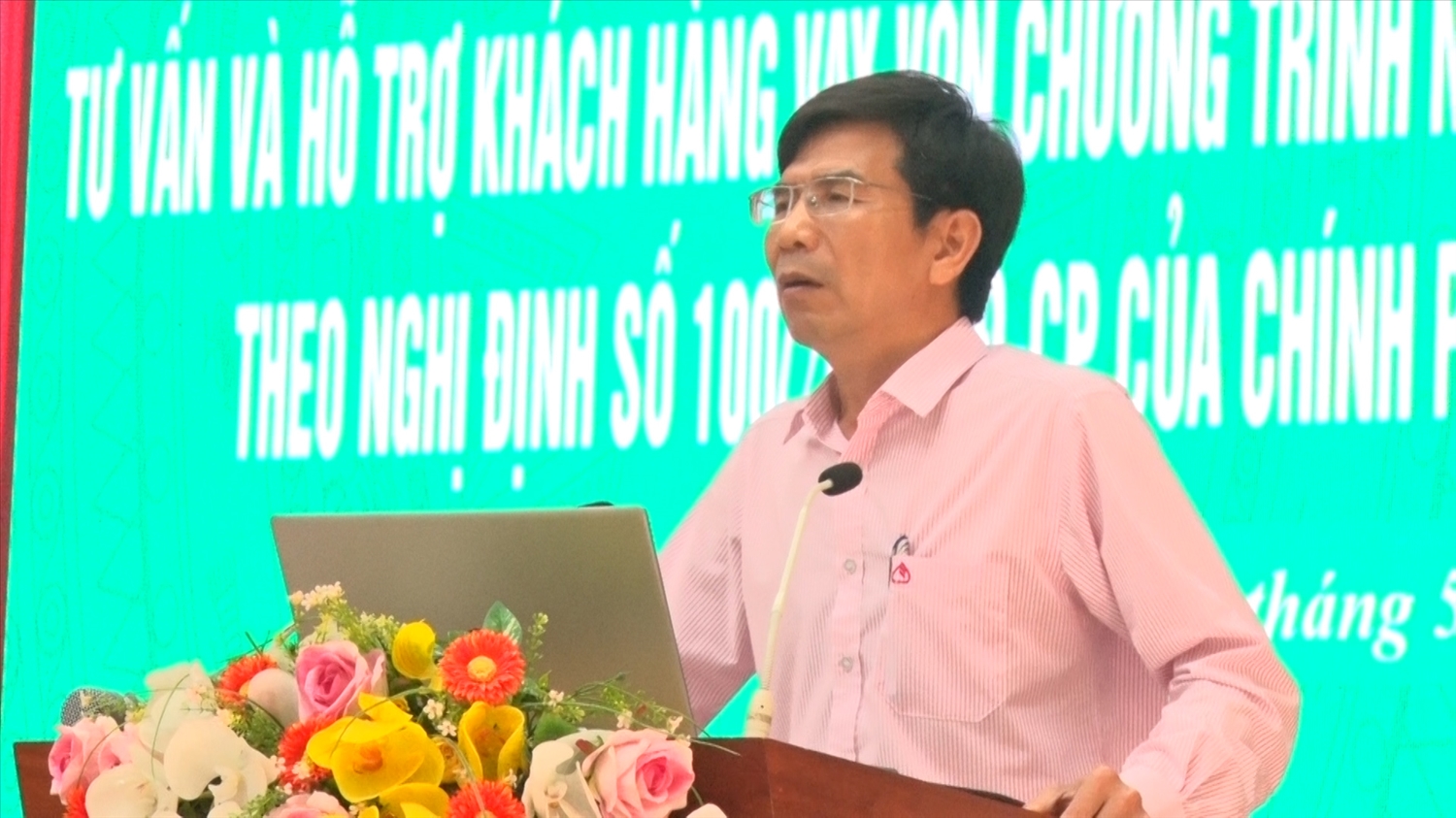Phó Giám đốc NHCSXH tỉnh Đồng Nai Nguyễn Sỹ Cường phát biểu tại Hội nghị tư vấn hỗ trợ khách hàng vay nhà ở xã hội