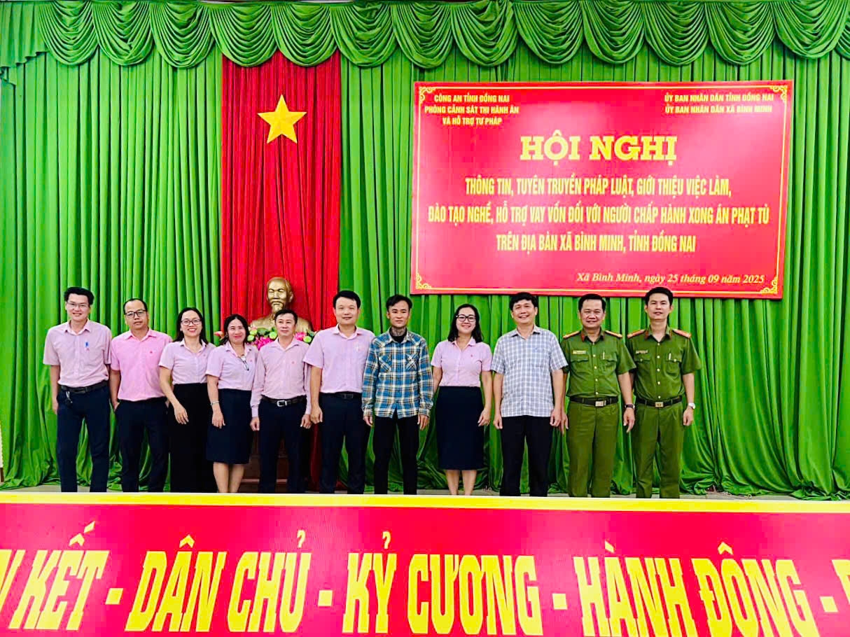 Phòng Cảnh sát thi hành án hình sự và Hỗ trợ tư pháp, Công an tỉnh Đồng Nai, Ngân hàng chính sách xã hội tỉnh Đồng Nai và lãnh đạo xã Bình Minh biểu dương anh Võ Trọng Điền có mô hình sử dụng vốn vay có hiệu quả.