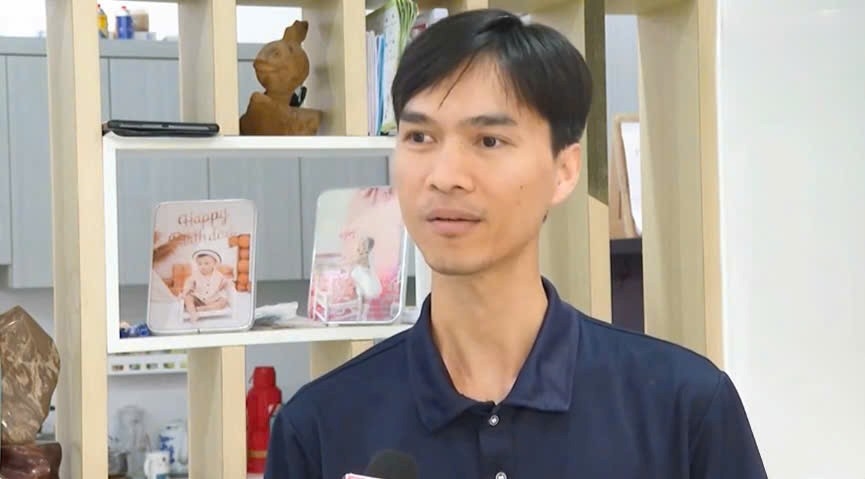 Anh Nguyễn Vũ Duy, ngụ tại ấp 1 xã Trảng Bom (Đồng Nai) vui mừng trong căn nhà mới được xây từ nguồn vốn vay nhà ở xã hội
