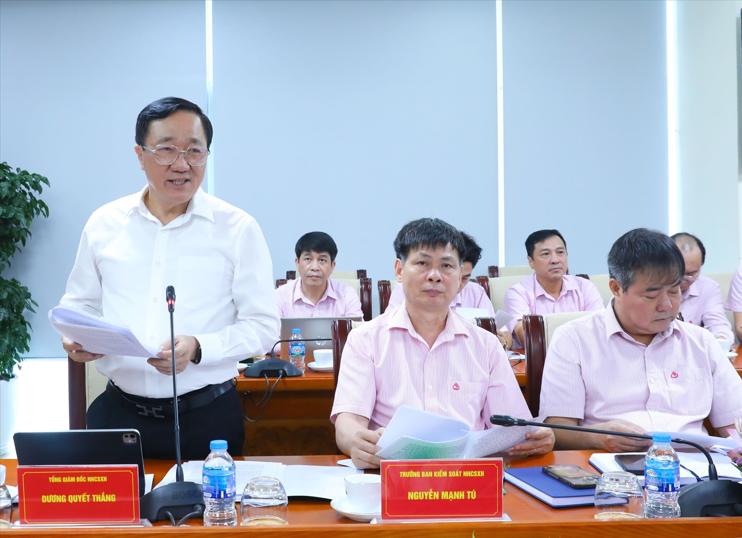 Tổng Giám đốc NHCSXH Dương Quyết Thắng báo cáo kết quả hoạt động tại Hội nghị