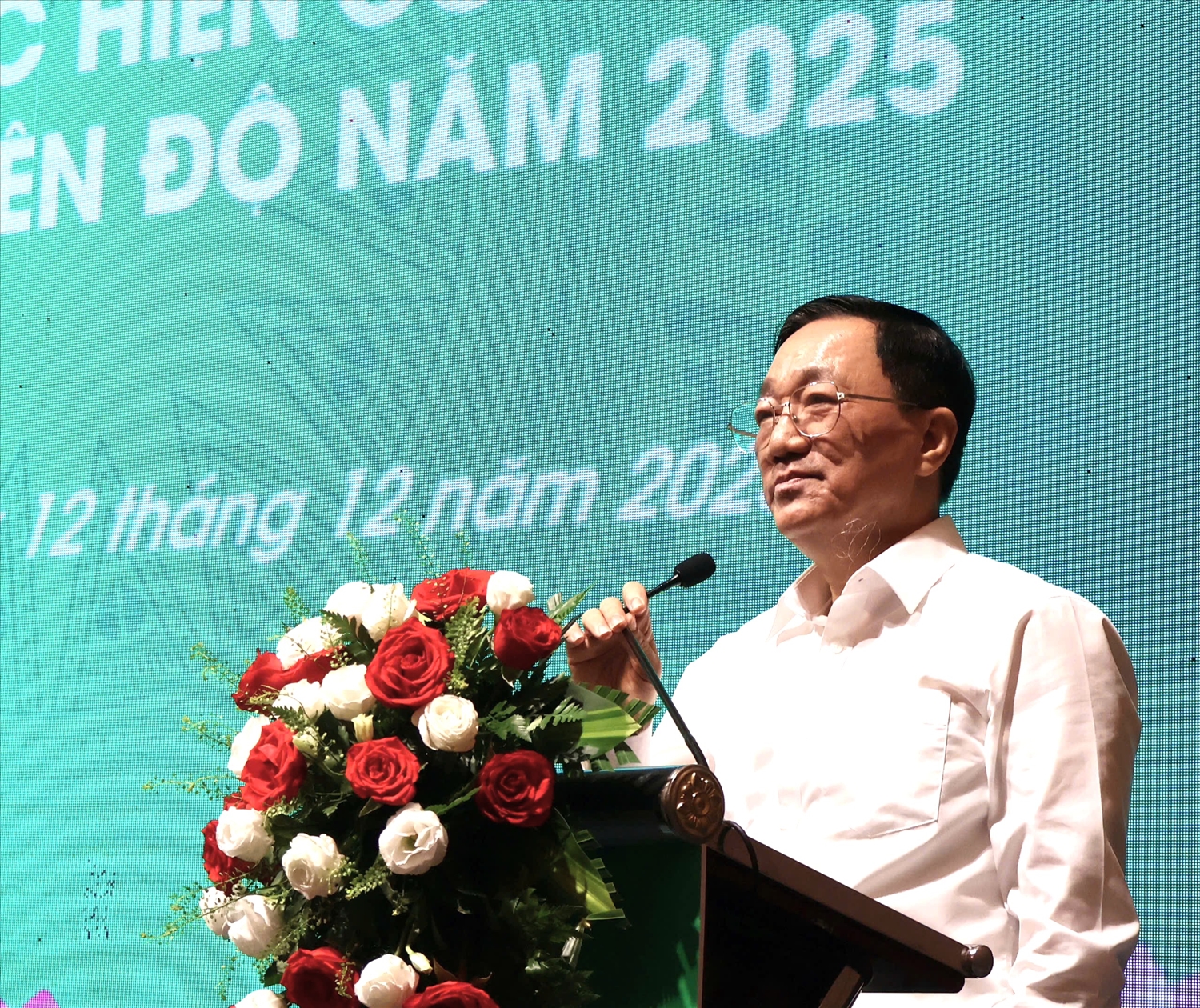 Tổng Giám đốc NHCSXH Dương Quyết Thắng phát biểu chỉ đạo Hội nghịquyết toán niên độ năm 2025 với các đơn vị và chi nhánh trực thuộc