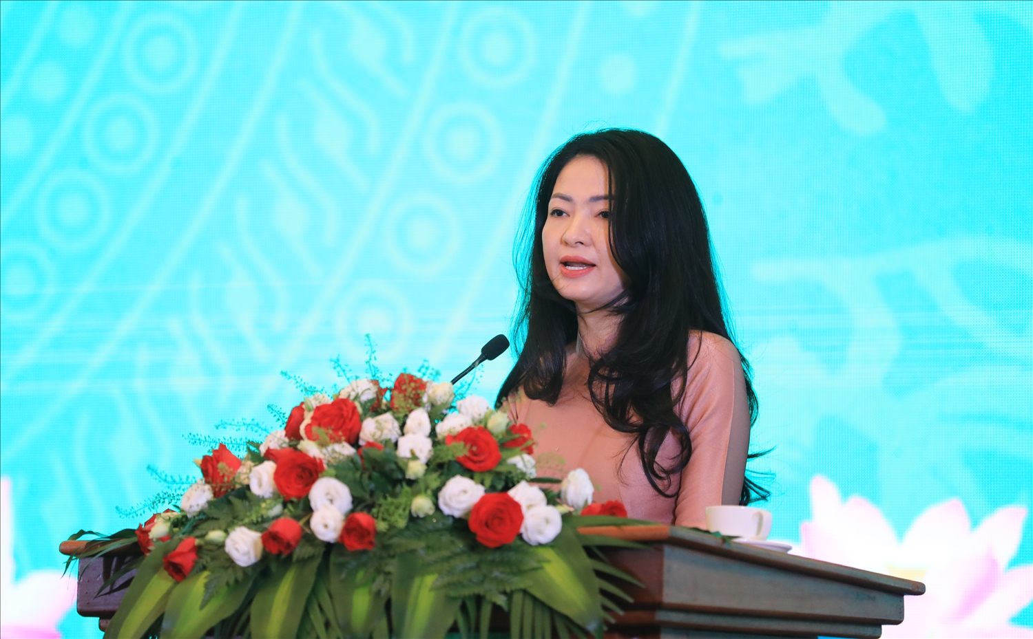 Phó Chủ tịch Thường trực Công đoàn Ngân hàng Việt Nam Nguyễn Khánh Chi phát biểu chỉ đạo Đại hội