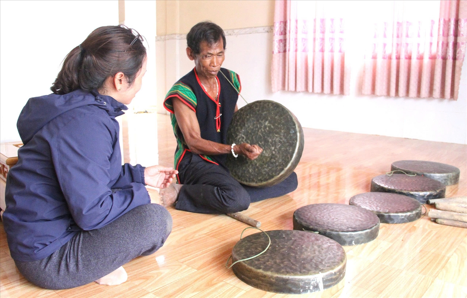Ông Y Xuyên, Người có uy tín bon Ja Răh, xã Nâm Nung (Lâm Đồng) còn giữ bộ cồng chiêng quý, chóe cổ và truyền nhiệt huyết bảo tồn văn hóa 