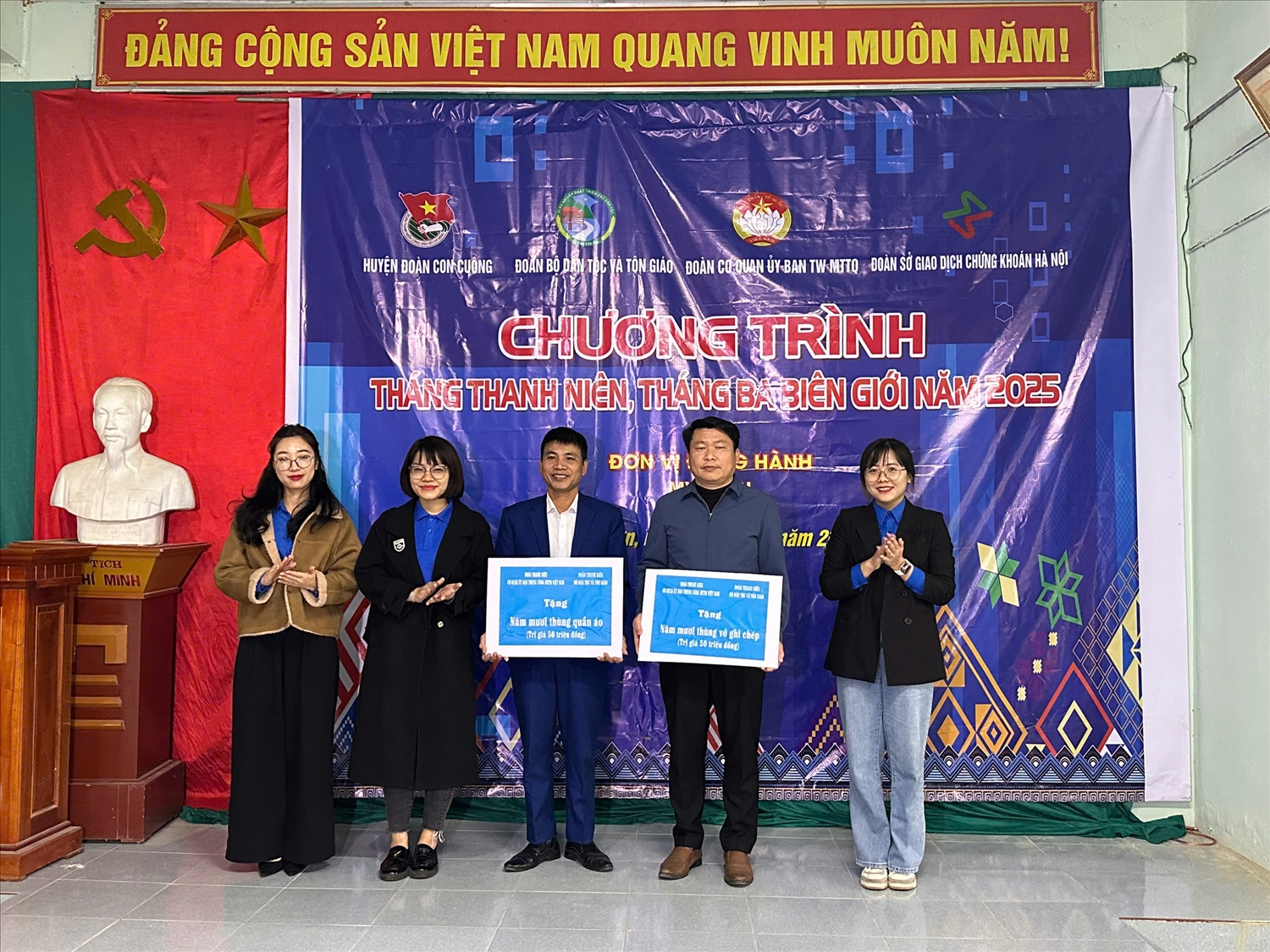 Đoàn công tác trao tặng 01 ngôi nhà Thanh niên hưởng ứng Cuộc vận động xóa nhà tạm, nhà dột nát năm 2025