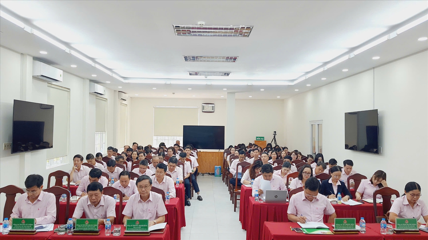 Quang cảnh hội nghị