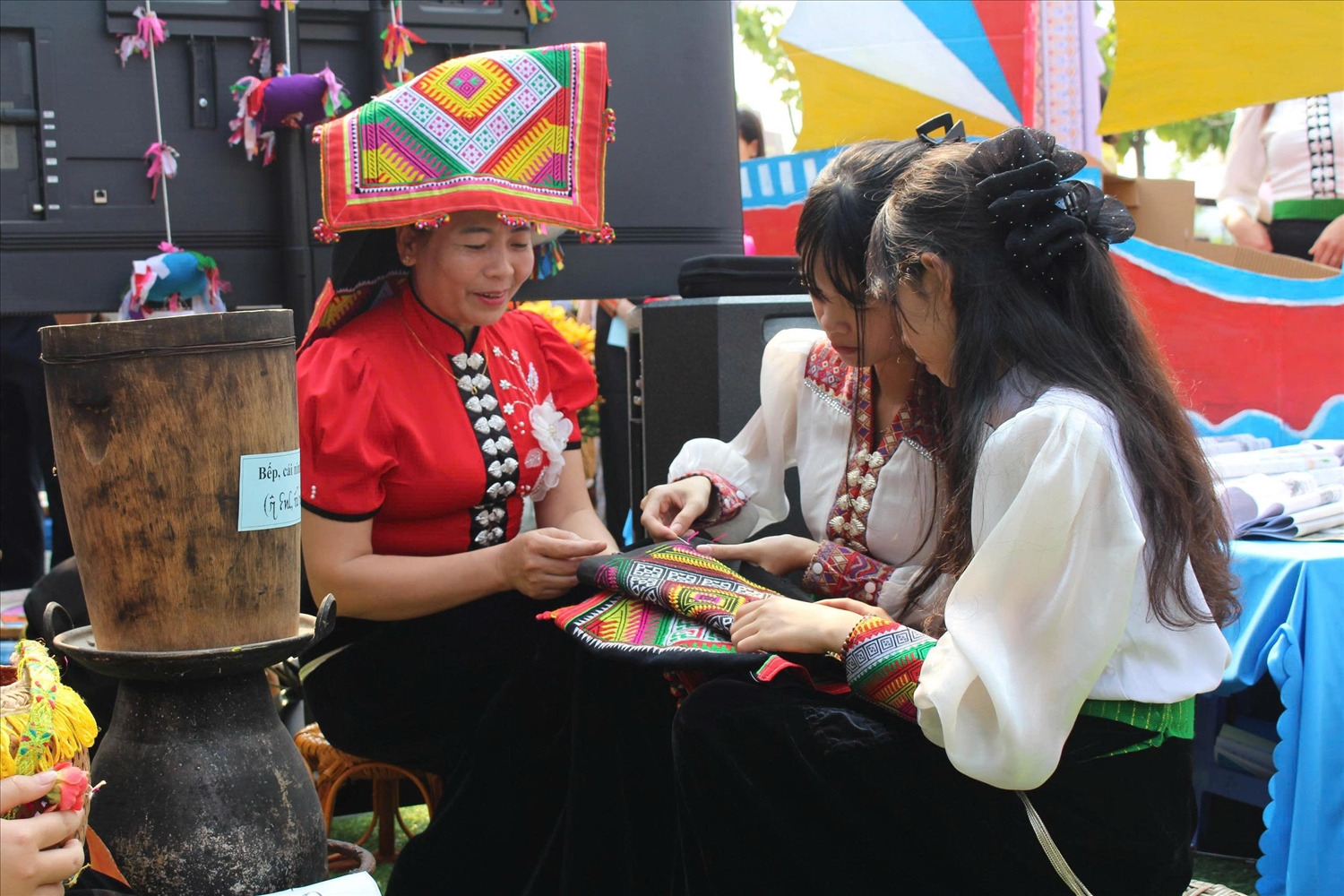 Các gian hàng truyền thống được trưng bày tại Ngày hội
