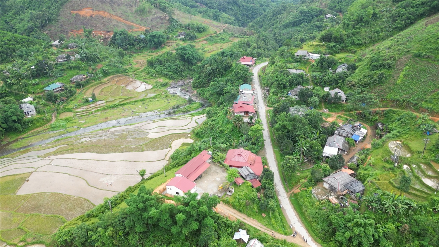 Các dự án thuộc Chương trình mục tiêu quốc gia giảm nghèo bền vững giai đoạn 2021–2025 đang góp phần làm đổi thay diện mạo vùng miền núi Thanh Hóa. Các dự án thuộc Chương trình mục tiêu quốc gia giảm nghèo bền vững giai đoạn 2021–2025 đang góp phần làm đổi thay diện mạo vùng miền núi Thanh Hóa.