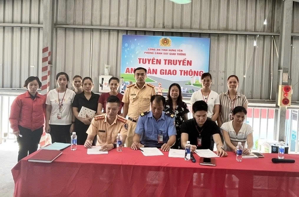 Phòng CSGT thường xuyên tổ chức tuyên truyền, ký cam kết tại các công ty, doanh nghiệp 