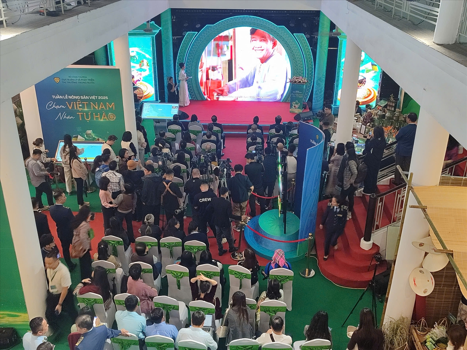 Quang cảnh buổi lễ. ảnh Vân Khánh
