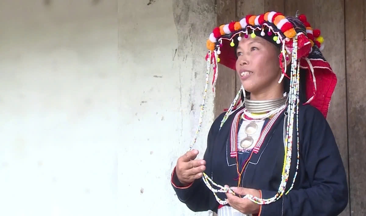 Người phụ nữ dân tộc Dao quần chẹt ở Yên Lãng luôn tự hào khi khoác lên mình bộ trang phục truyền thống mang đậm bản sắc dân tộc.