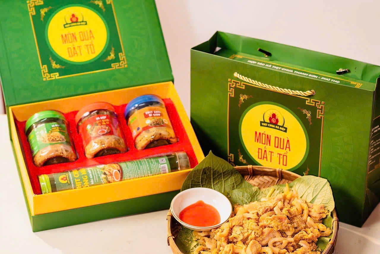 Sản phẩm thịt chua Thanh Sơn – “Món quà Đất Tổ” đặc sản nổi tiếng của tỉnh Phú Thọ, được đóng gói tiện lợi, phù hợp làm quà biếu. Sản phẩm thịt chua Thanh Sơn – “Món quà Đất Tổ” đặc sản nổi tiếng của tỉnh Phú Thọ, được đóng gói tiện lợi, phù hợp làm quà biếu.