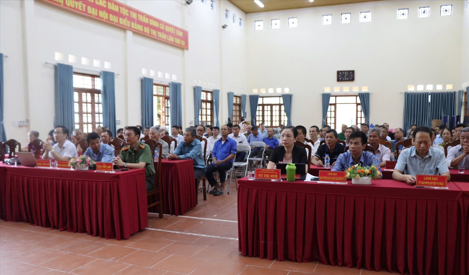 Các đại biểu Người có uy tín dự Hội nghị