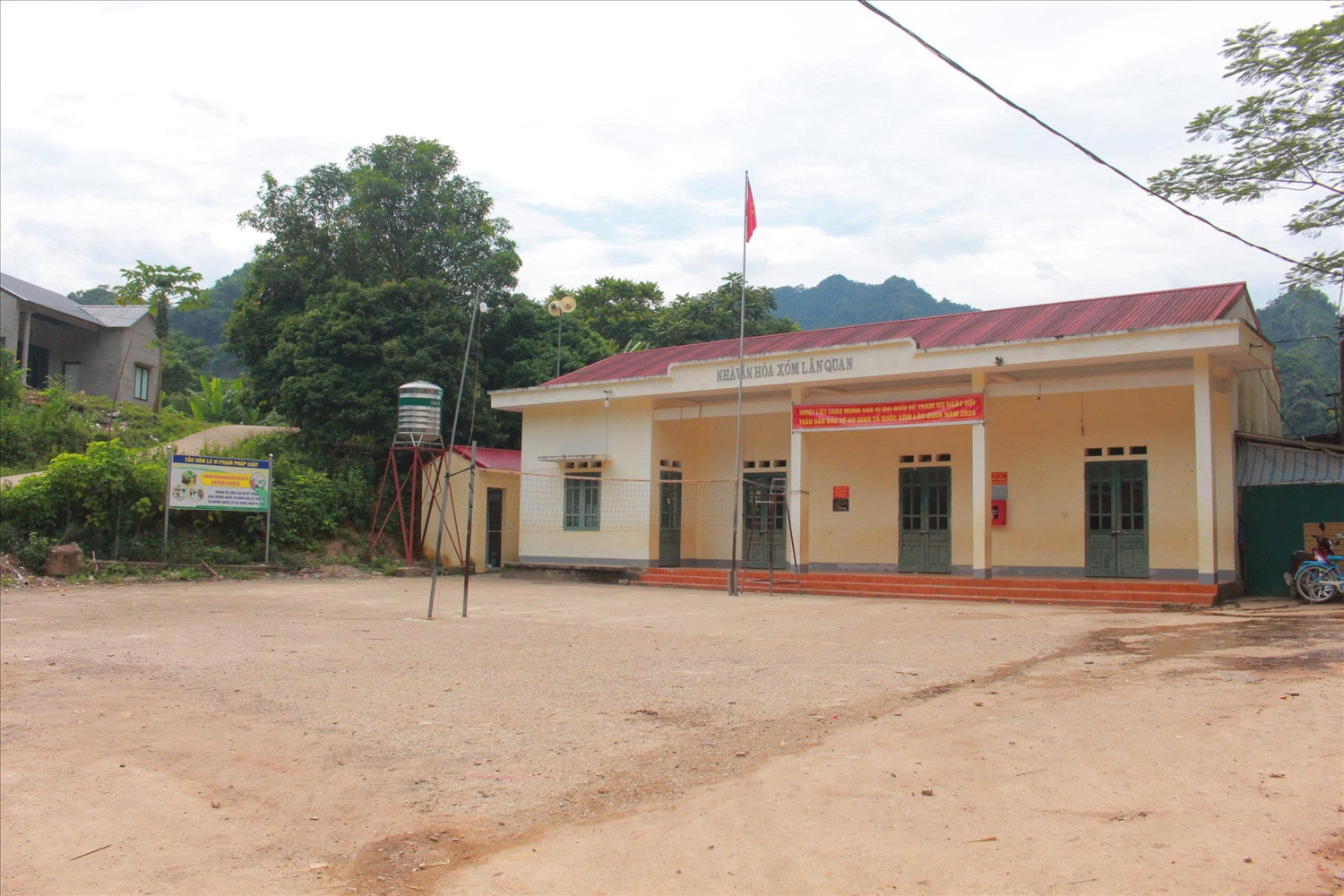 Nhà văn hóa xóm Lân Quan, xã Tân Long, huyện Đồng Hỷ được đầu tư khang trang, tạo điều kiện thuận lợi cho đồng bào các DTTS sinh hoạt văn hóa, thể thao