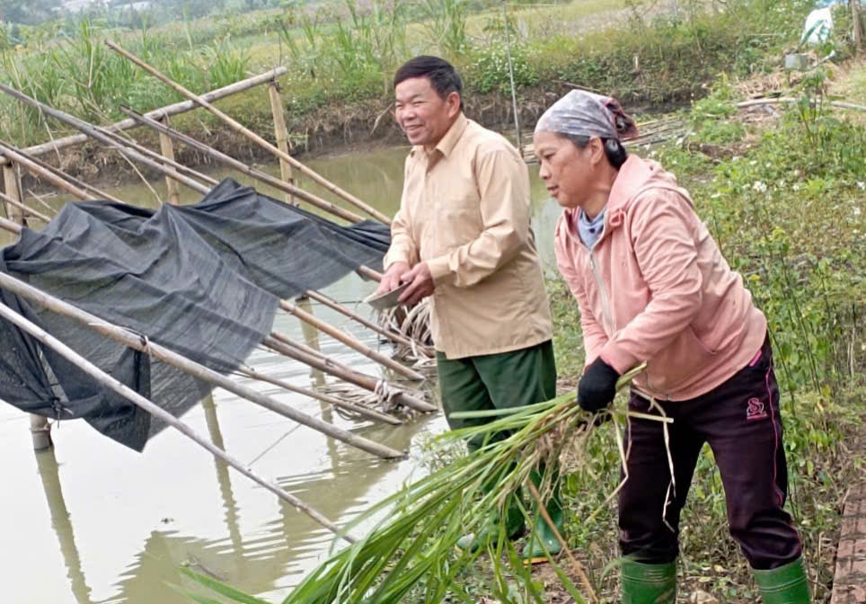 Ông Ma Quang Đạt, người có uy tín, luôn đồng hành cùng bà con trong thôn phát triển kinh tế. (Ảnh: Vân Khánh)