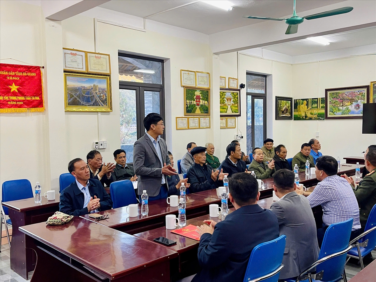 Đoàn công tác xã Trung Hà thăm và làm việc ở xã Lũng Cú, tỉnh Tuyên Quang