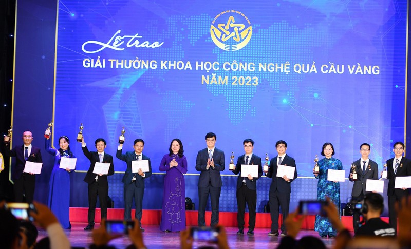 Các cá nhân nhận GIải thưởng Khoa học-công nghệ Quả cầu vàng 2023.