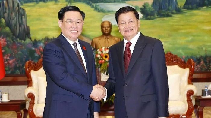Chủ tịch Quốc hội Vương Đình Huệ hội kiến Tổng Bí thư, Chủ tịch nước Lào Thongloun Sisoulith. (Ảnh: TTXVN)