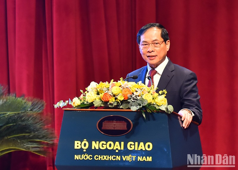 Bộ trưởng Ngoại giao Bùi Thanh Sơn phát biểu bế mạc Hội nghị Ngoại giao lần thứ 32. (Ảnh: THỦY NGUYÊN) 
