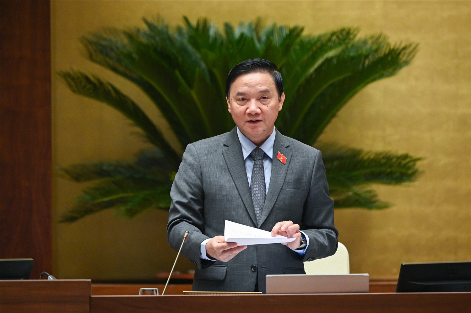 Phó Chủ tịch Quốc hội Nguyễn Khắc Định điều hành phiên họp