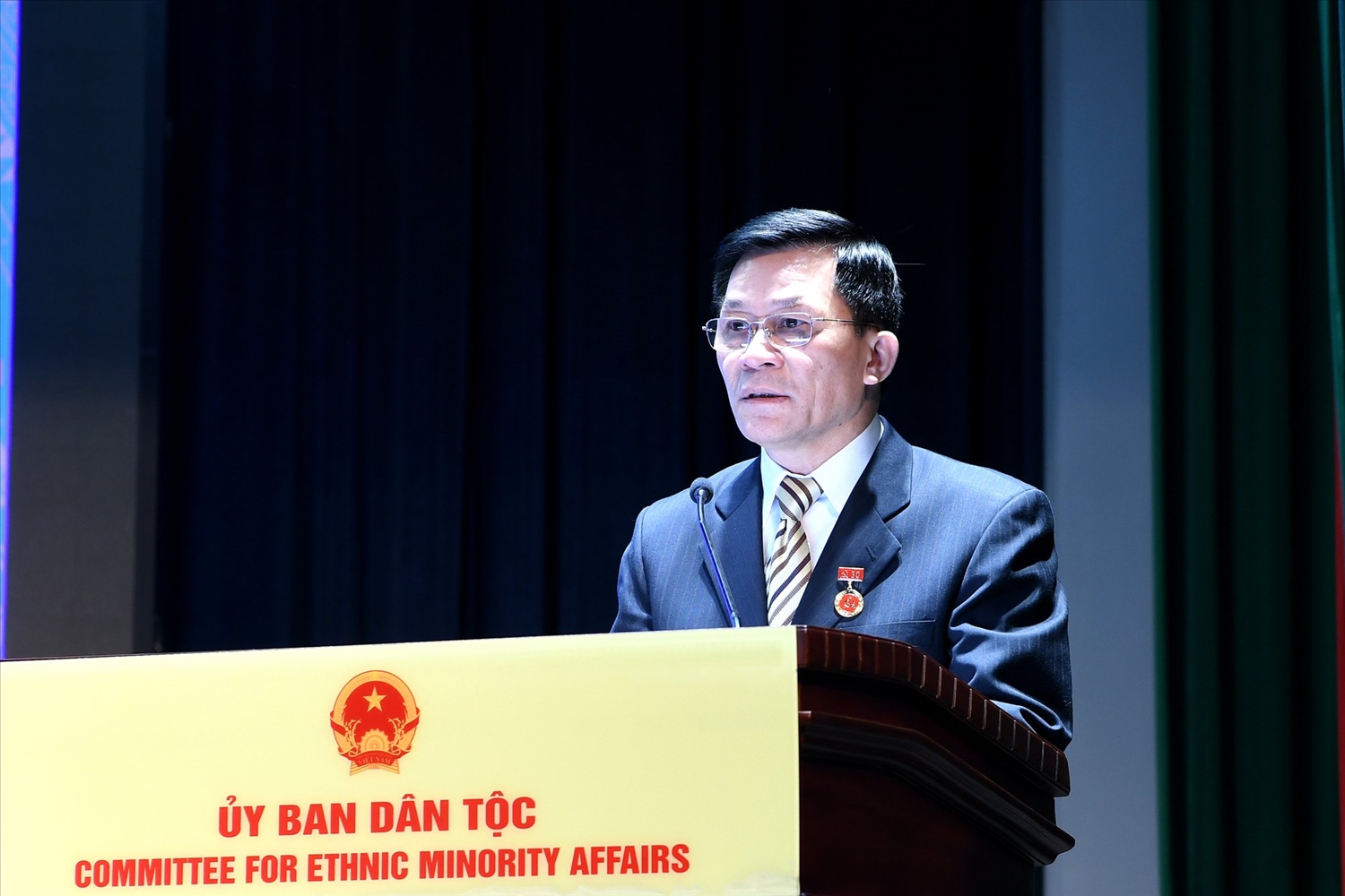 Bí thư Đảng ủy, Thứ trưởng, Phó Chủ nhiệm UBDT Nông Quốc Tuấn phát biểu tại buổi Lễ