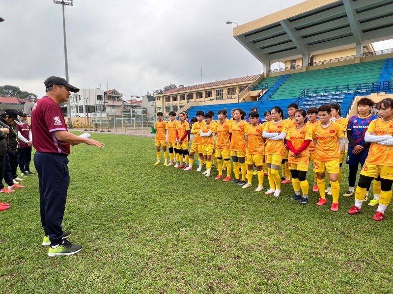 Đội tuyển bóng đá nữ đang tập luyện tại Quảng Ninh (Ảnh VFF)