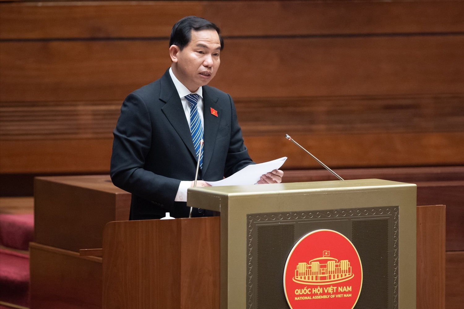Chủ nhiệm Ủy ban Tài chính, Ngân sách của Quốc hội Lê Quang Mạnh trình bày Báo cáo thẩm tra