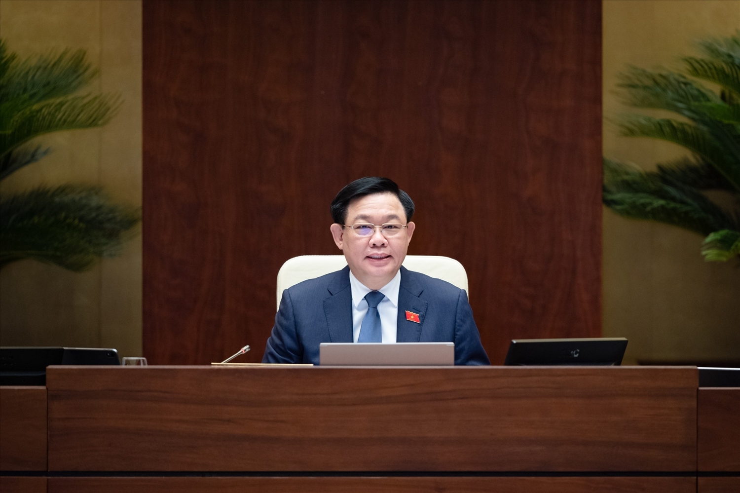 Chủ tịch Quốc hội Vương Đình Huệ điều hành phiên chất vấn