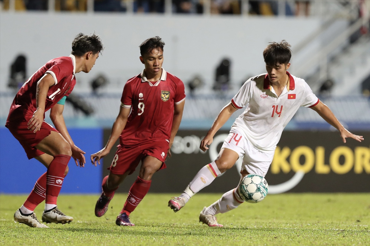 U23 Việt Nam gặp khá nhiều khó khăn trước U23 Indonesia (Ảnh IT)