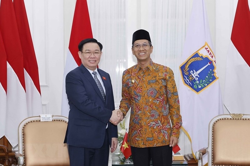 Chủ tịch Quốc hội Vương Đình Huệ tiếp Thống đốc Đặc khu Thủ đô Jakarta Heru Budi Hartono.