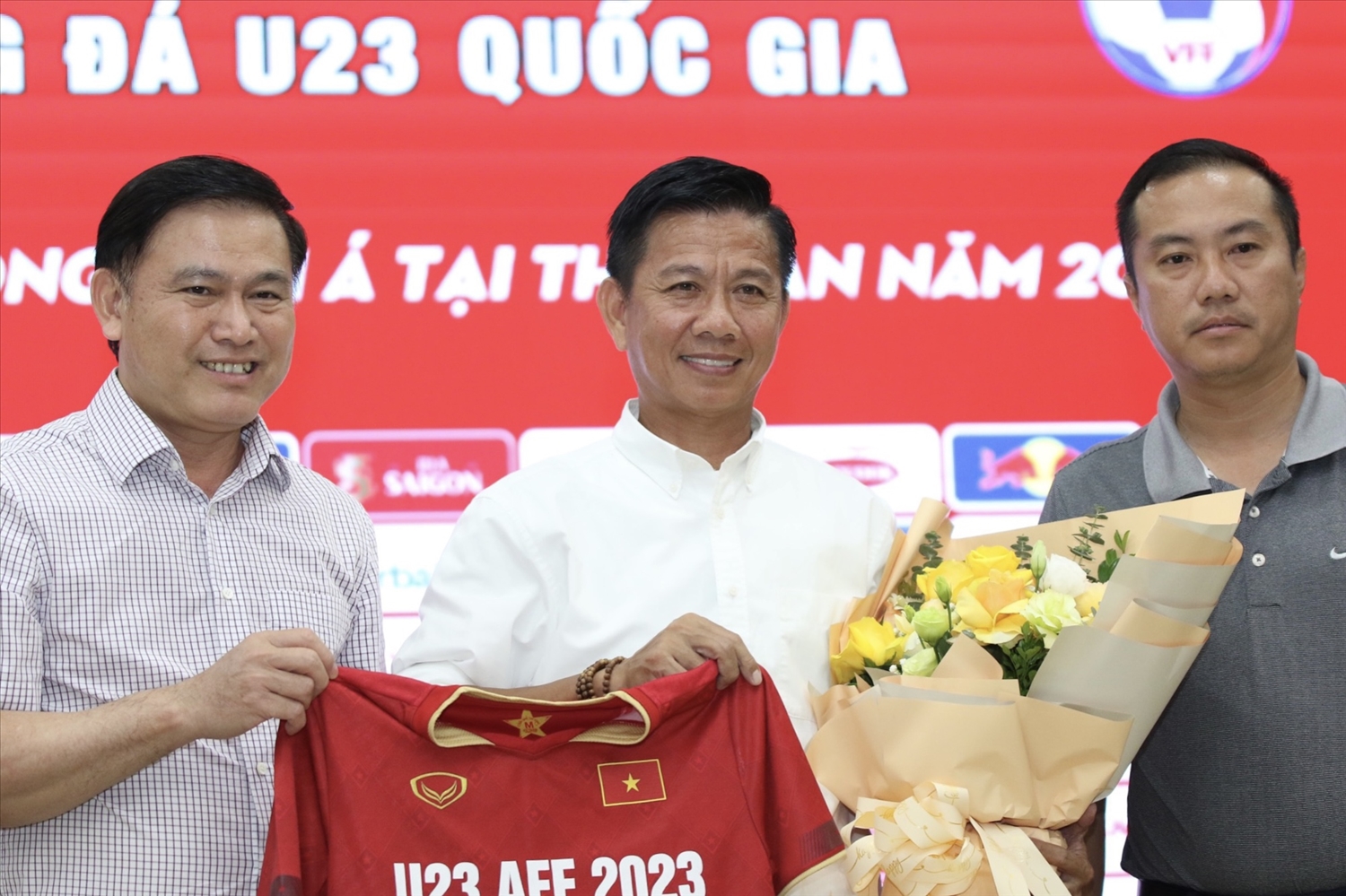 HLV Hoàng Anh Tuấn chính thức nhận nhiệm vụ dẫn dắt đội tuyển U23 Việt Nam (Ảnh IT)