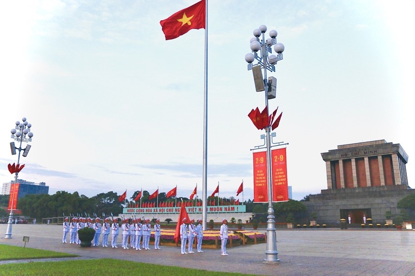 Nghi lễ thượng cờ sáng 2/9, tại Quảng trường Ba Đình, nơi cách đây 78 năm, Chủ tịch Hồ Chí Minh đọc Tuyên ngôn độc lập khai sinh ra nước Việt Nam Dân chủ cộng hòa