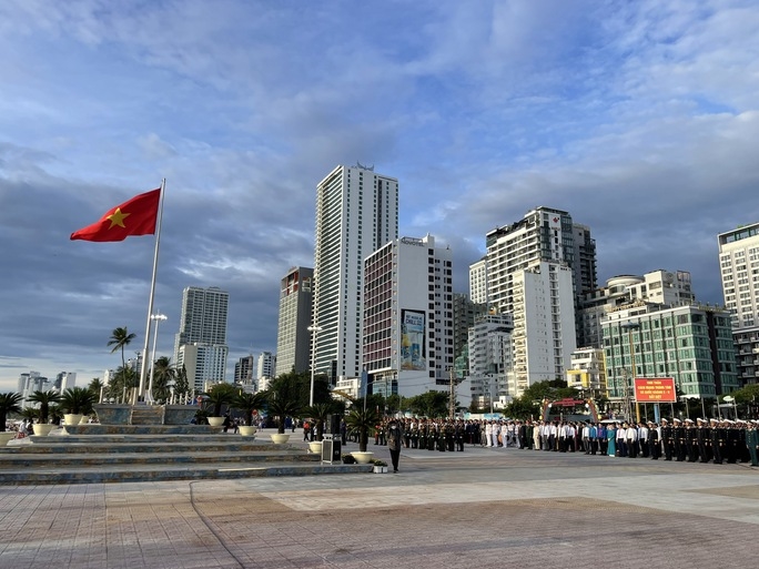 Sáng 2/9, lần đầu tiên tỉnh Khánh Hòa tổ chức Lễ Thượng cờ, duyệt đội ngũ Ngày Quốc khánh và khánh thành công trình cột cờ tại quảng trường 2 Tháng 4, TP. Nha Trang