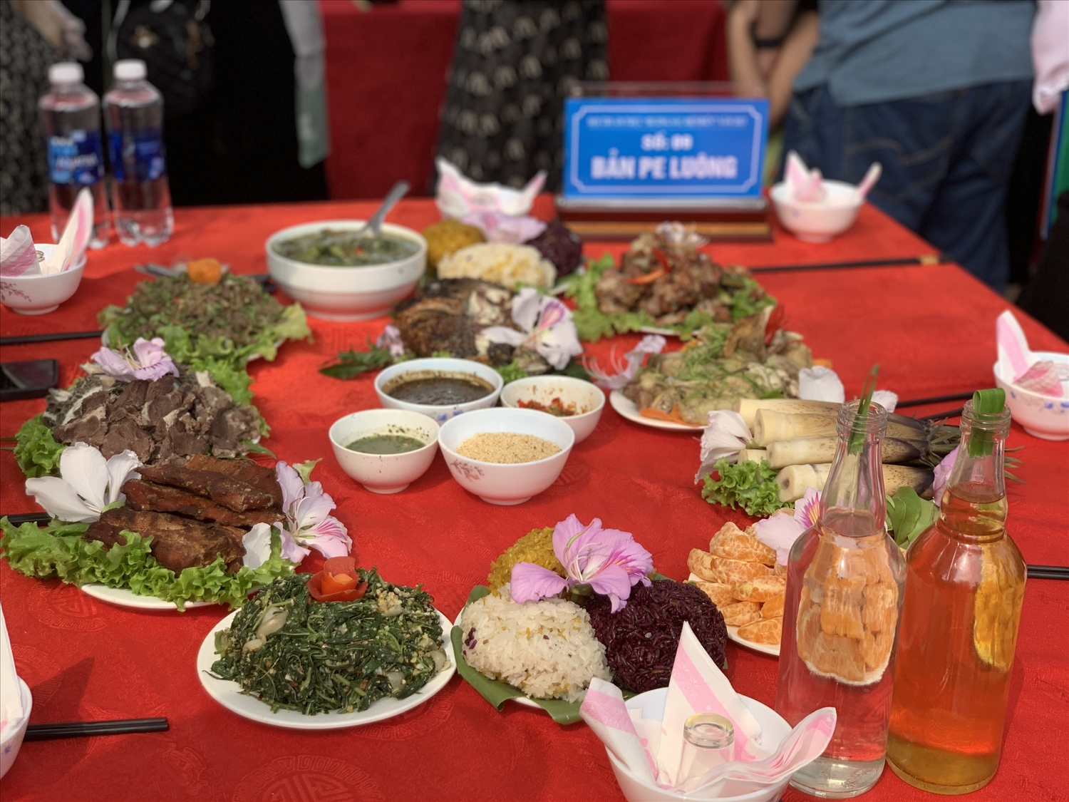 Những món ăn mà bản văn hóa Pê Luông mang đến Hội thi là những món ăn không thể thiếu của dân tộc Thái xuất hiện tại những mâm cỗ trong các dịp quan trọng